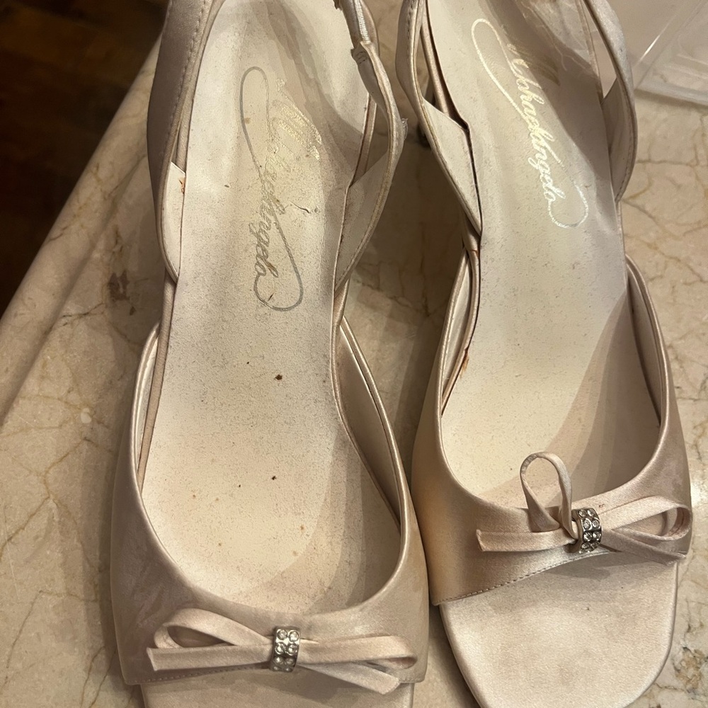 Elegant Women's Cream Peep-Toe Heels